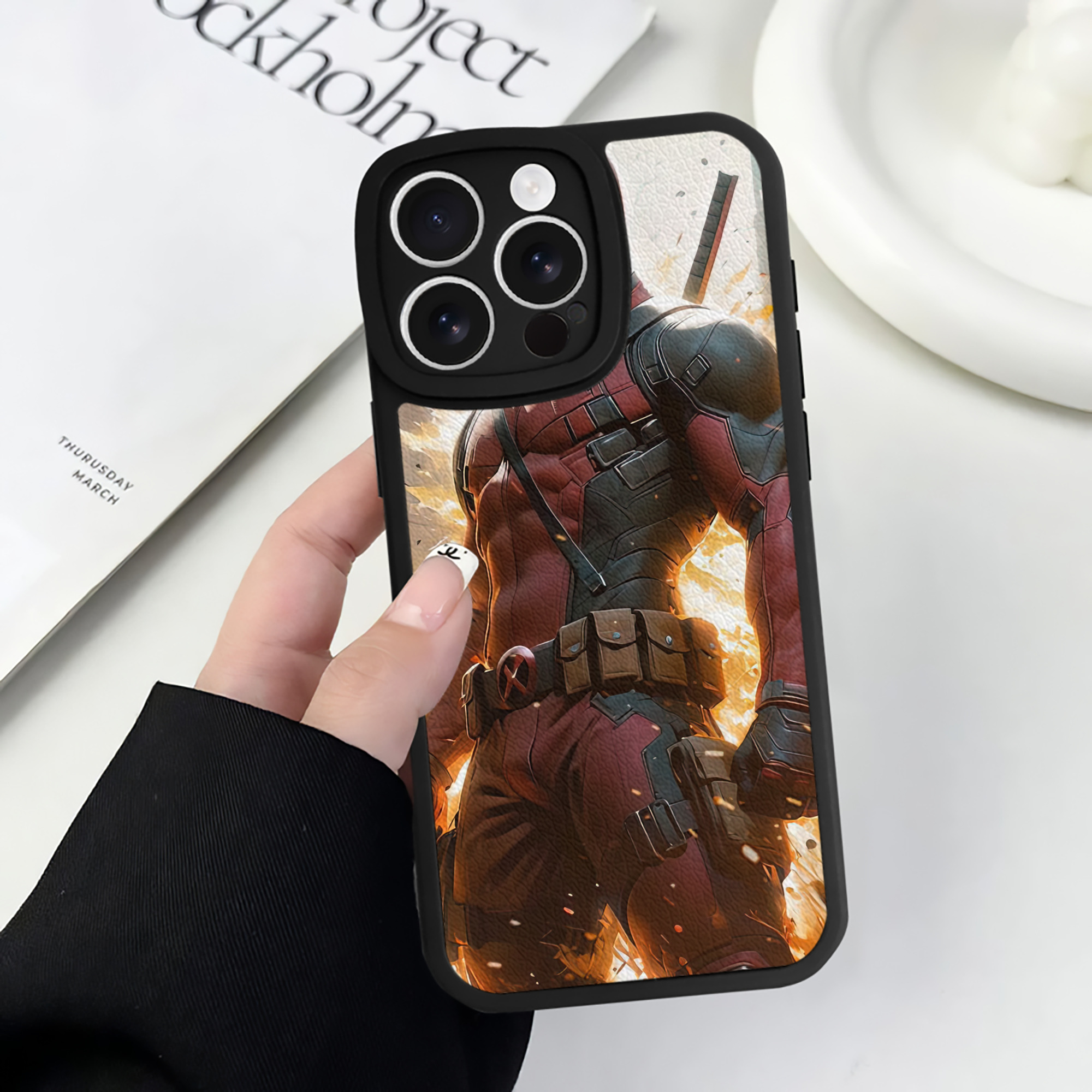 （画像用） Deadpool デッドプール 【iPhone 16シリーズ対応】シリコンスマホケース（レザー調） 材質：シリコン